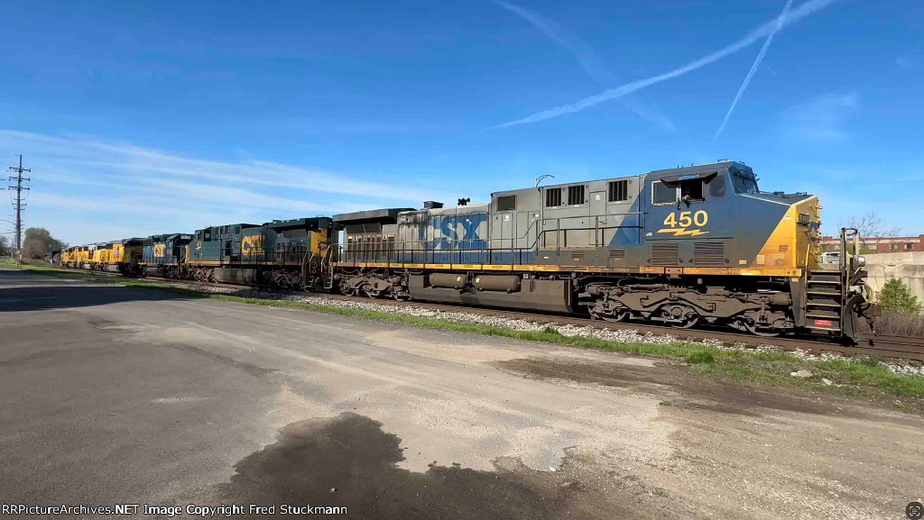 CSX 450 leads M332.